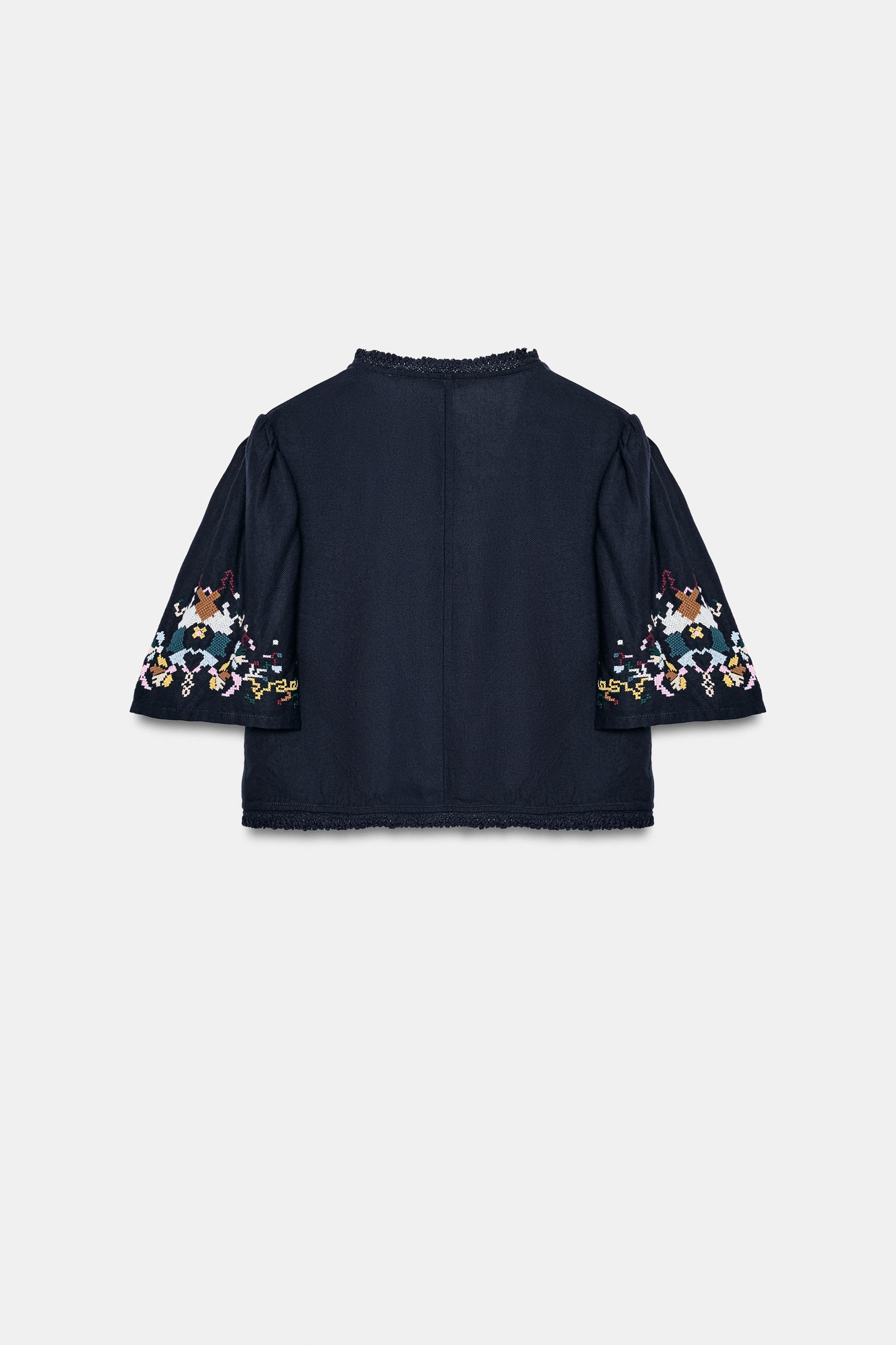 EMBROIDERED FLORAL CROPPED TOP
